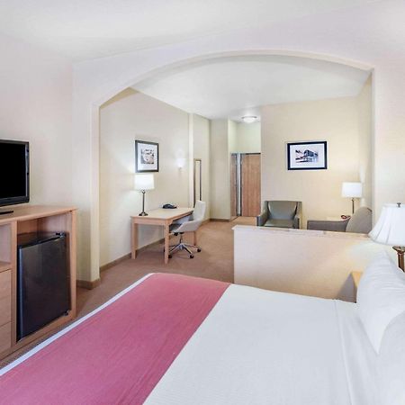 Baymont By Wyndham Cuero Hotel Eksteriør billede